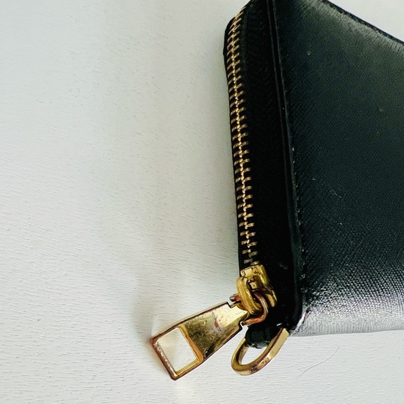 Tory Burch saffiano leather black continental zip around Wallet - Picture 3 of 5